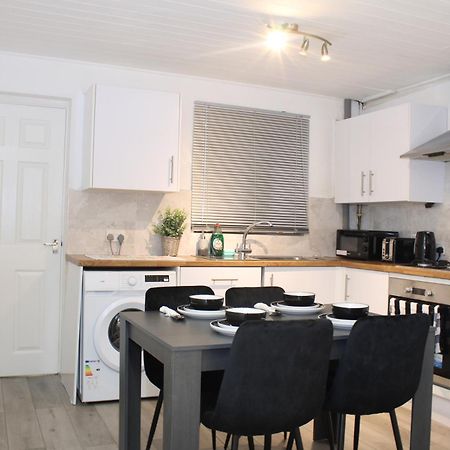F2S Serviced Apartments 2Bedroom Terrace House With Free Wifi Netflix Suitable For Contractors Walking Distance To Train Station ダービー エクステリア 写真