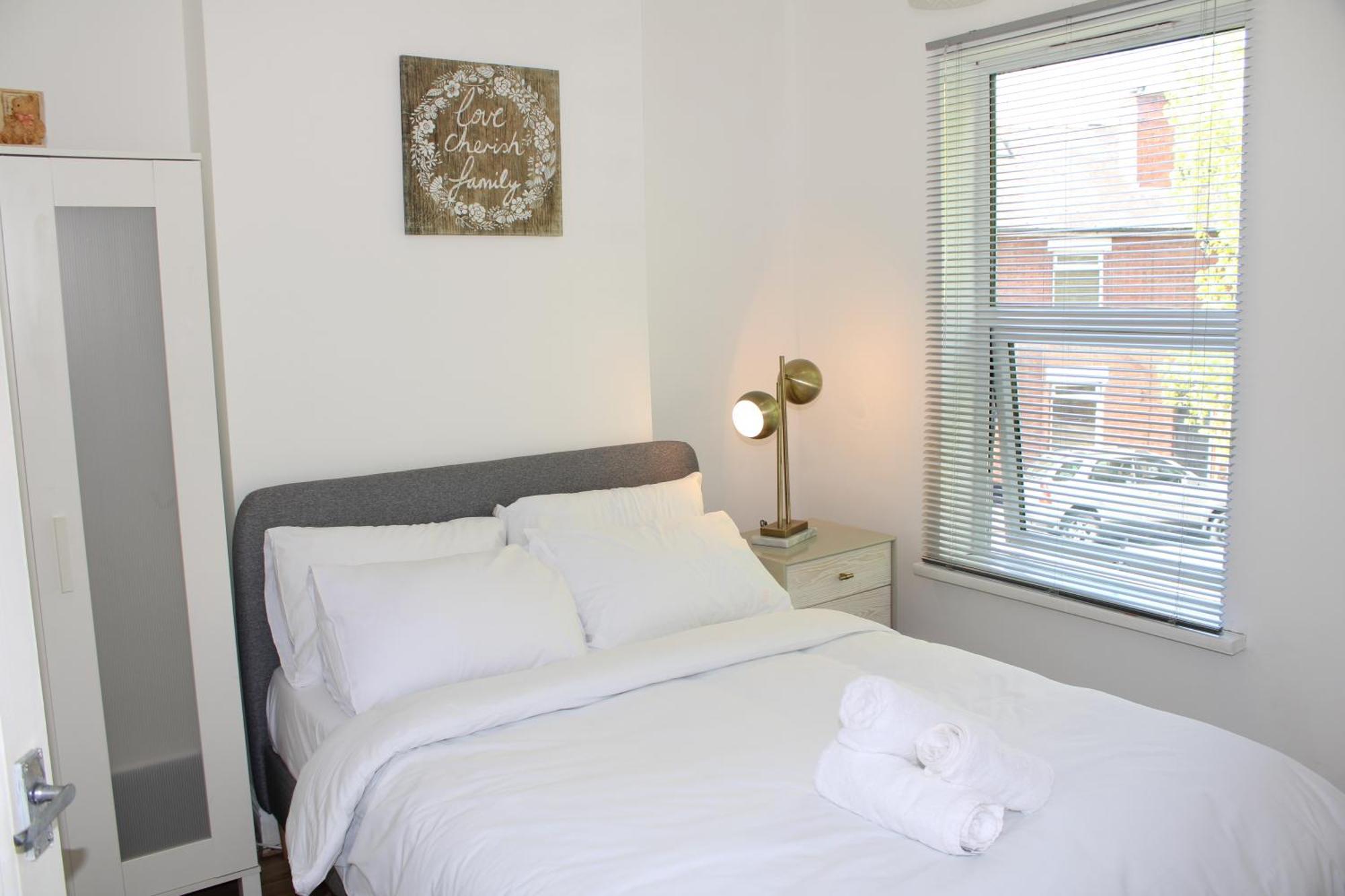 F2S Serviced Apartments 2Bedroom Terrace House With Free Wifi Netflix Suitable For Contractors Walking Distance To Train Station ダービー エクステリア 写真