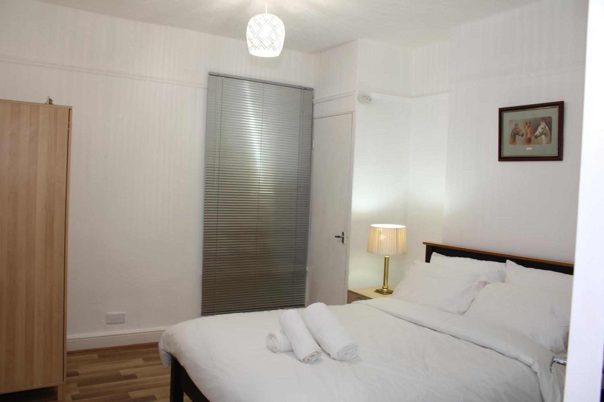 F2S Serviced Apartments 2Bedroom Terrace House With Free Wifi Netflix Suitable For Contractors Walking Distance To Train Station ダービー エクステリア 写真