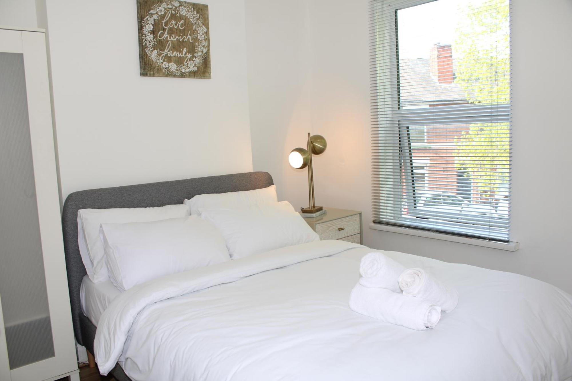 F2S Serviced Apartments 2Bedroom Terrace House With Free Wifi Netflix Suitable For Contractors Walking Distance To Train Station ダービー エクステリア 写真
