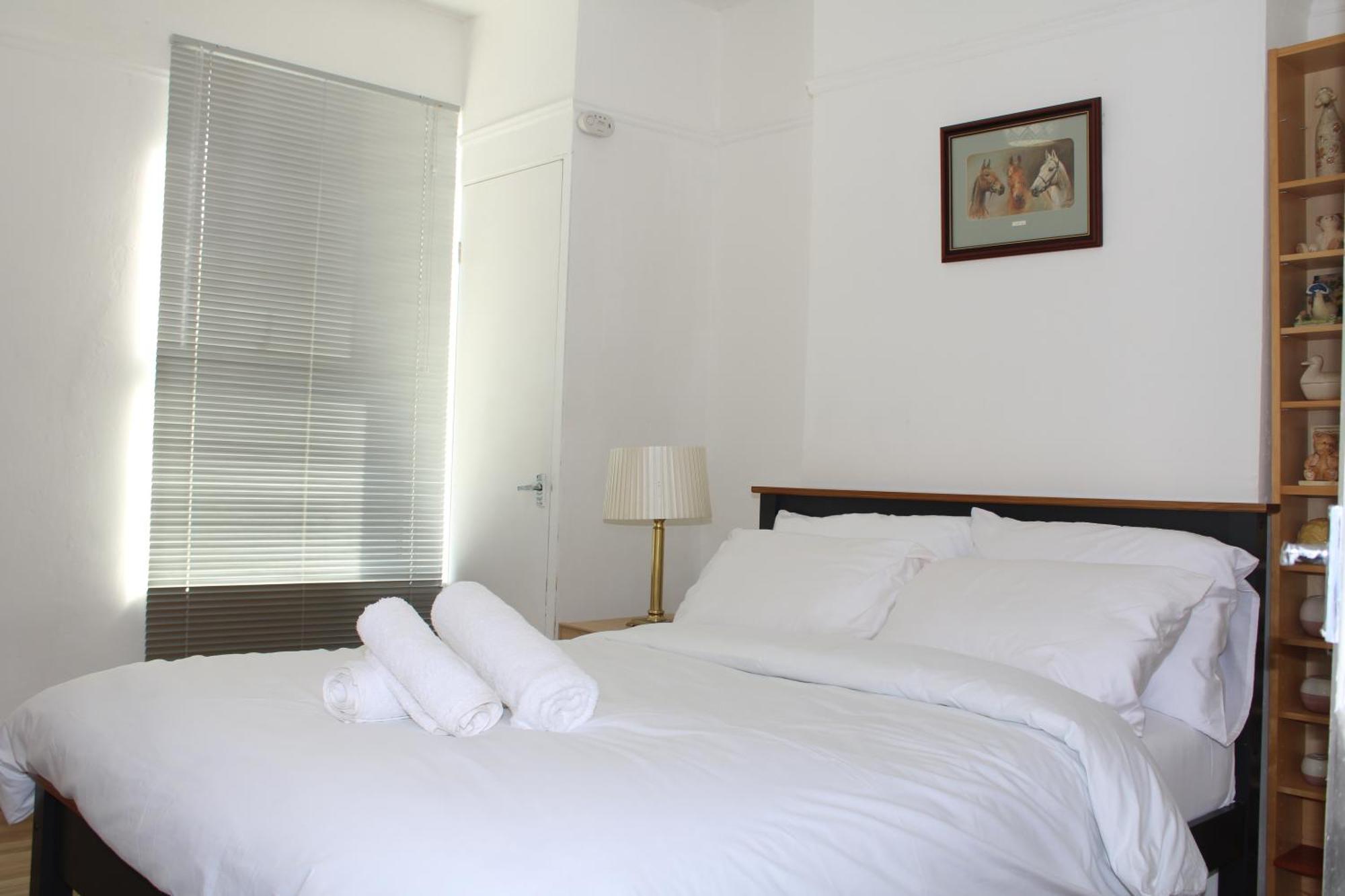 F2S Serviced Apartments 2Bedroom Terrace House With Free Wifi Netflix Suitable For Contractors Walking Distance To Train Station ダービー エクステリア 写真