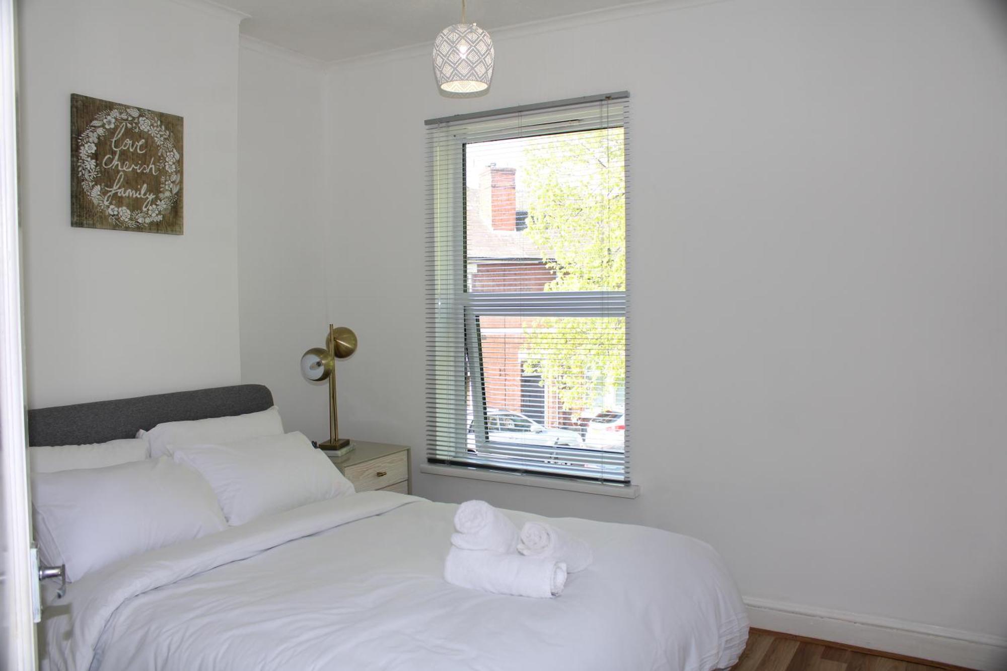 F2S Serviced Apartments 2Bedroom Terrace House With Free Wifi Netflix Suitable For Contractors Walking Distance To Train Station ダービー エクステリア 写真