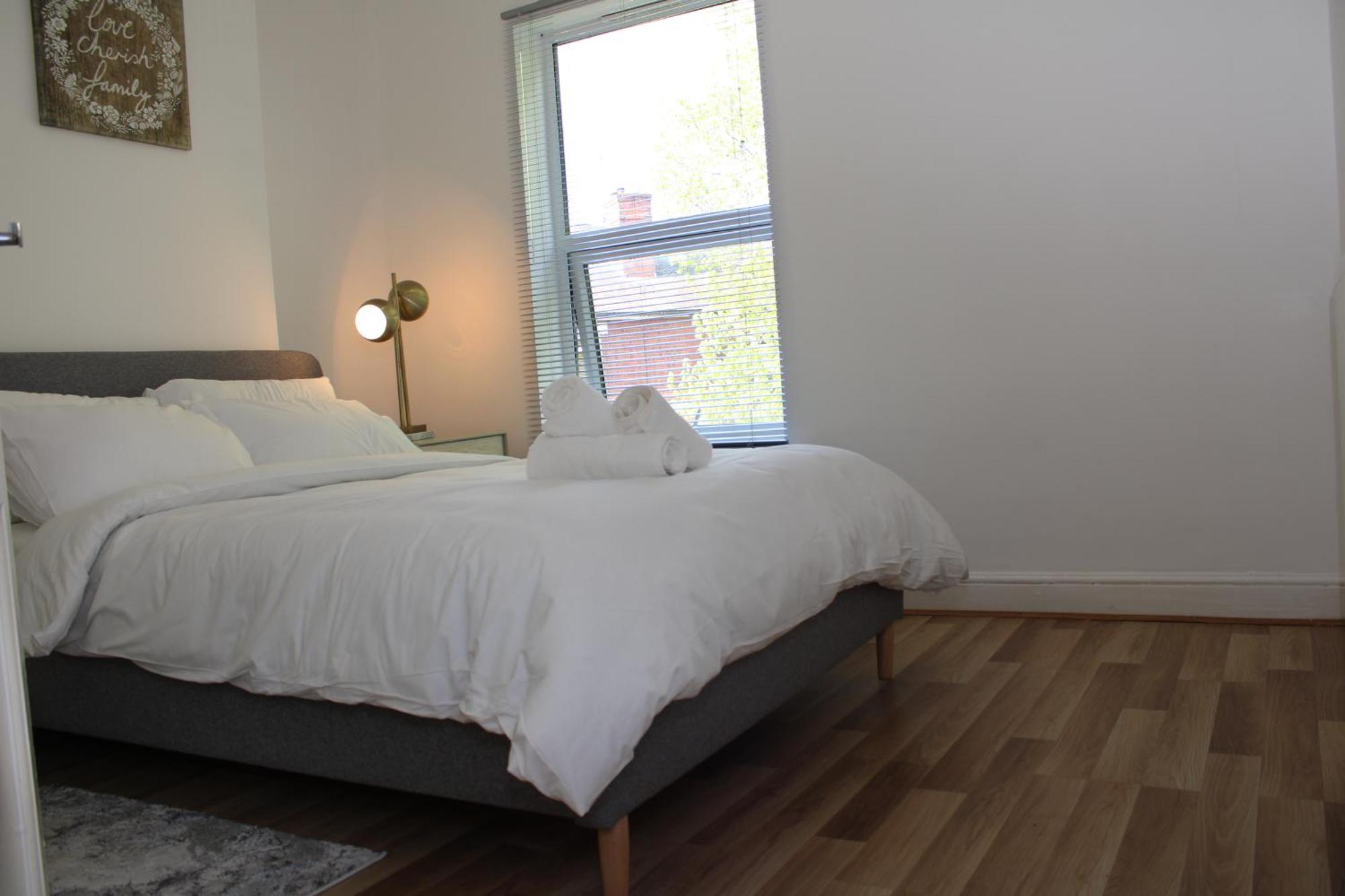 F2S Serviced Apartments 2Bedroom Terrace House With Free Wifi Netflix Suitable For Contractors Walking Distance To Train Station ダービー エクステリア 写真