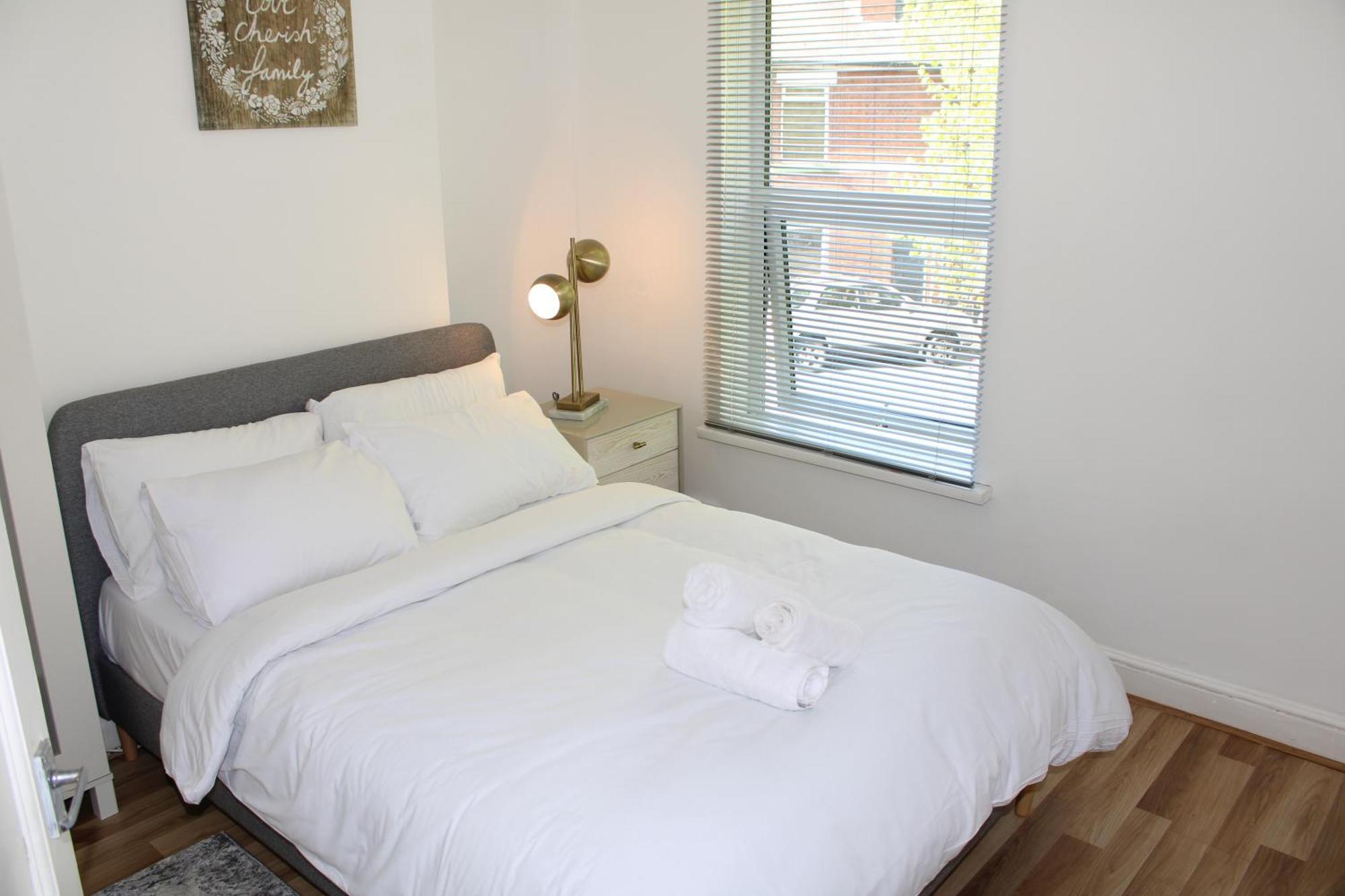 F2S Serviced Apartments 2Bedroom Terrace House With Free Wifi Netflix Suitable For Contractors Walking Distance To Train Station ダービー エクステリア 写真
