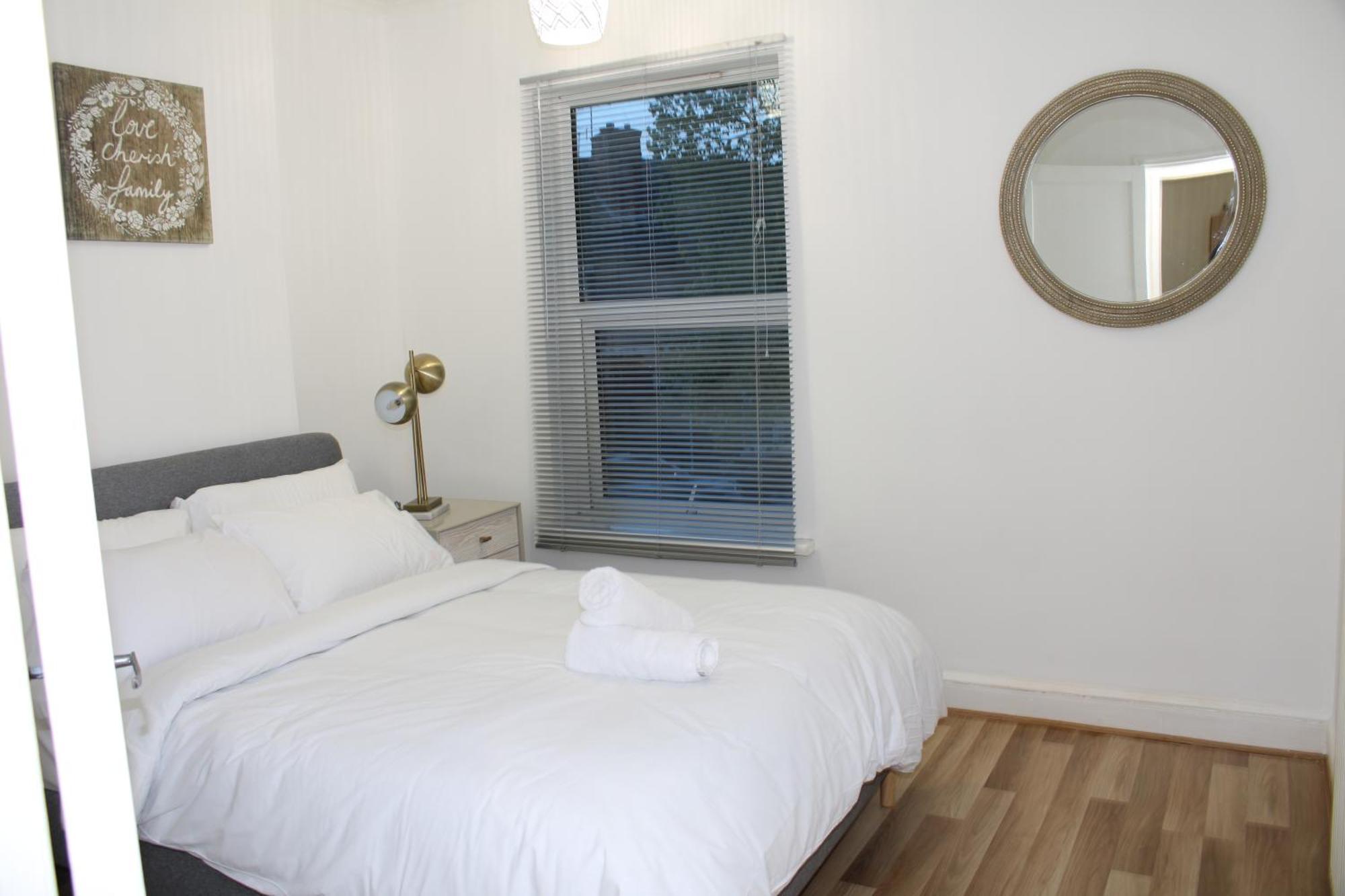 F2S Serviced Apartments 2Bedroom Terrace House With Free Wifi Netflix Suitable For Contractors Walking Distance To Train Station ダービー エクステリア 写真