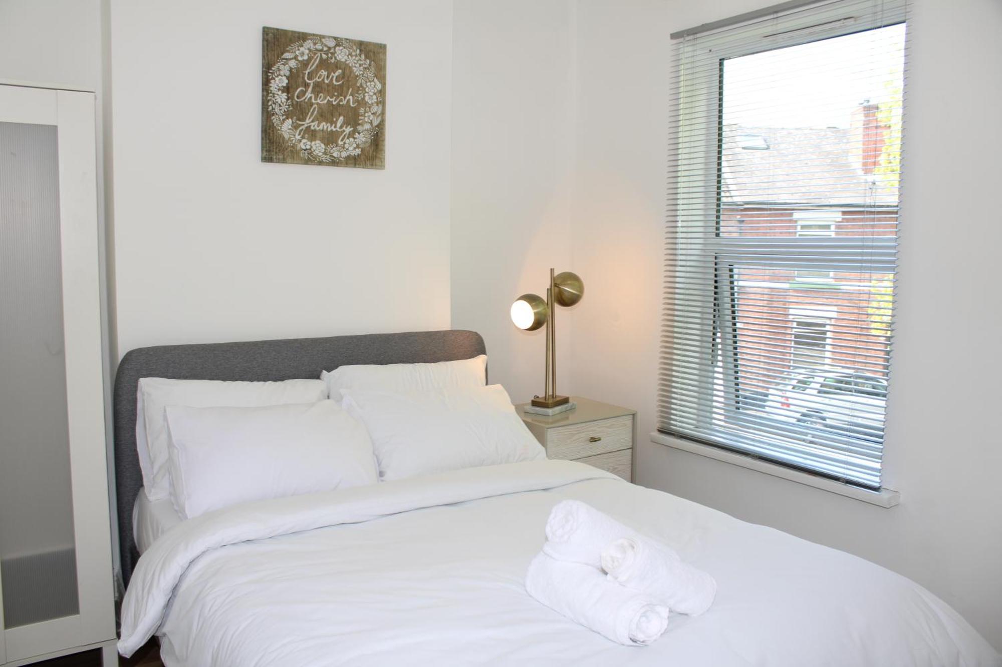 F2S Serviced Apartments 2Bedroom Terrace House With Free Wifi Netflix Suitable For Contractors Walking Distance To Train Station ダービー エクステリア 写真