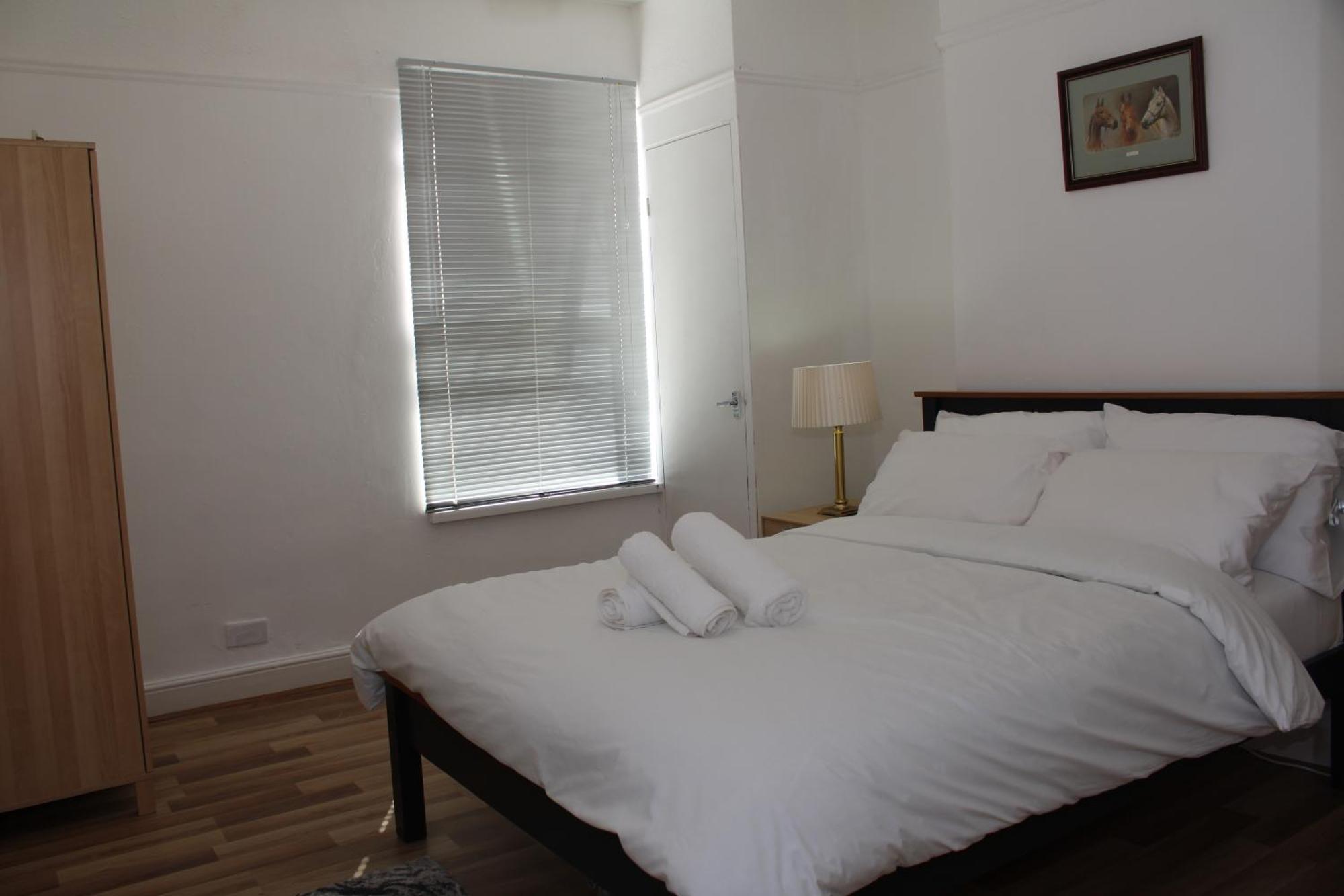 F2S Serviced Apartments 2Bedroom Terrace House With Free Wifi Netflix Suitable For Contractors Walking Distance To Train Station ダービー エクステリア 写真