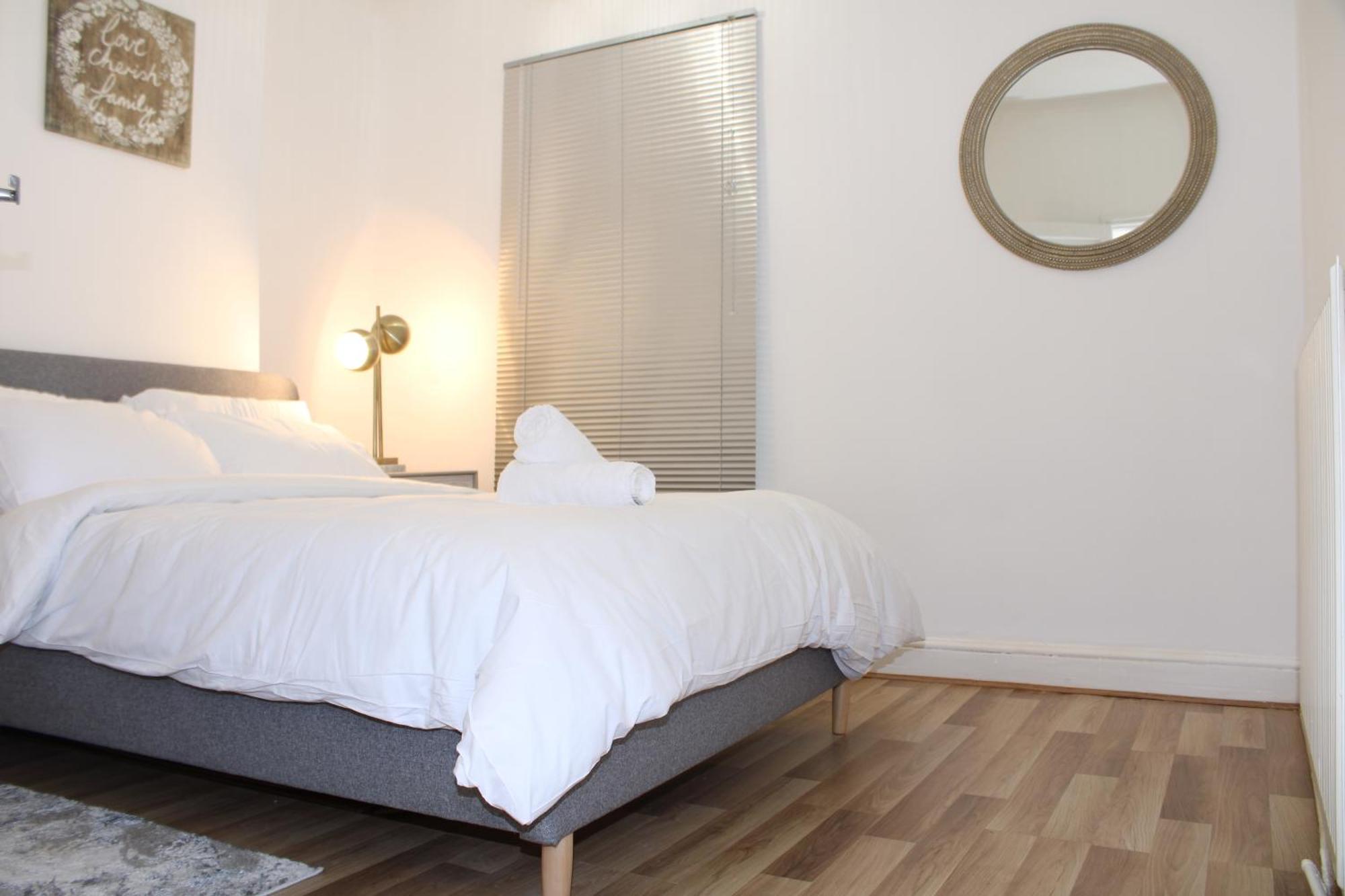 F2S Serviced Apartments 2Bedroom Terrace House With Free Wifi Netflix Suitable For Contractors Walking Distance To Train Station ダービー エクステリア 写真