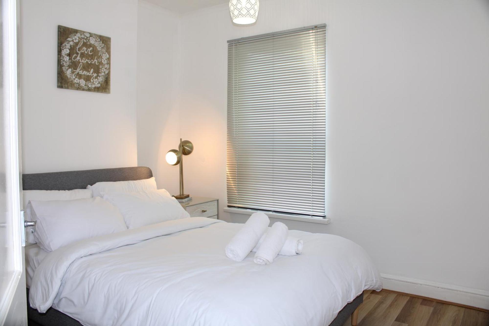F2S Serviced Apartments 2Bedroom Terrace House With Free Wifi Netflix Suitable For Contractors Walking Distance To Train Station ダービー エクステリア 写真