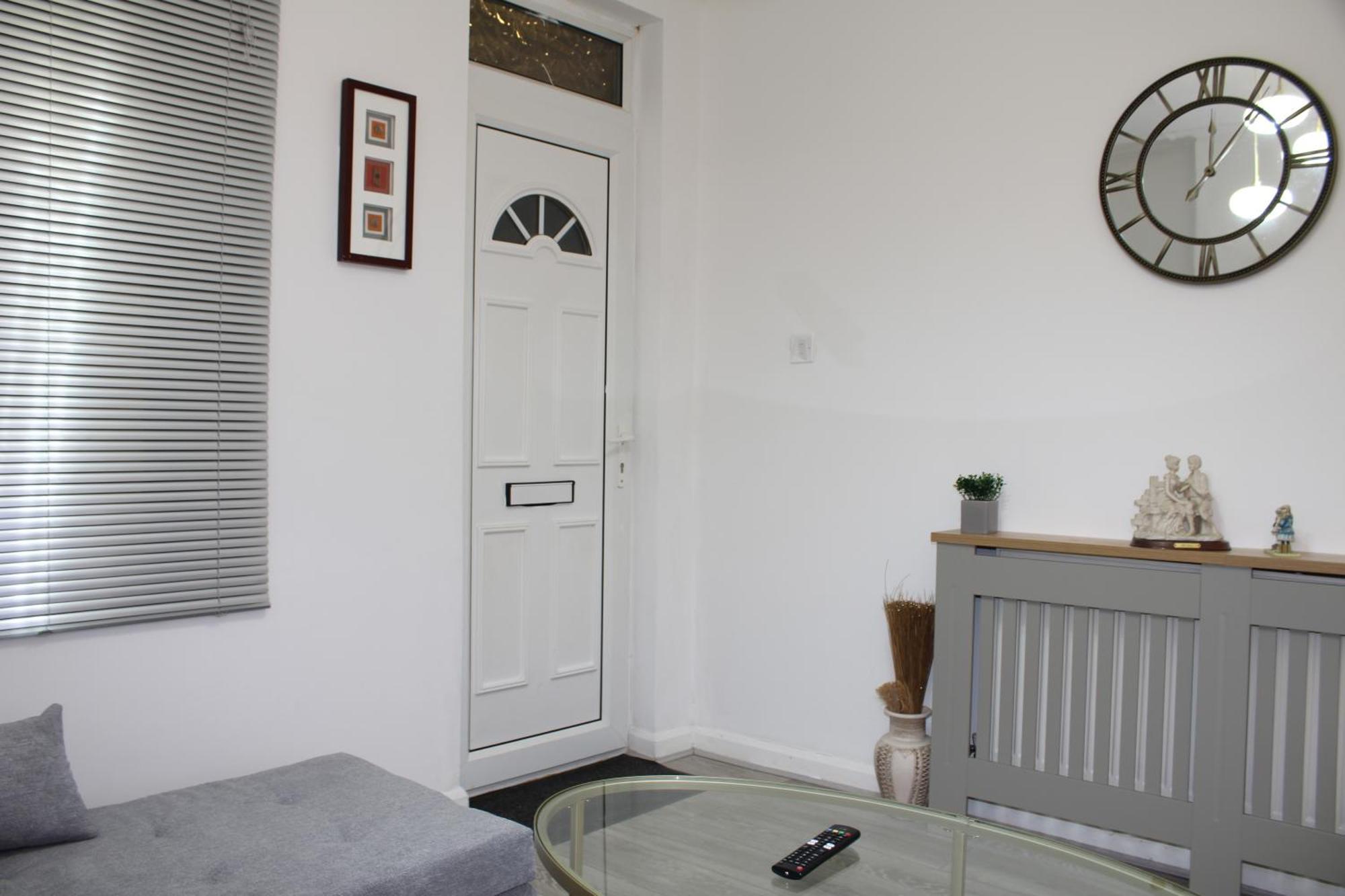 F2S Serviced Apartments 2Bedroom Terrace House With Free Wifi Netflix Suitable For Contractors Walking Distance To Train Station ダービー エクステリア 写真