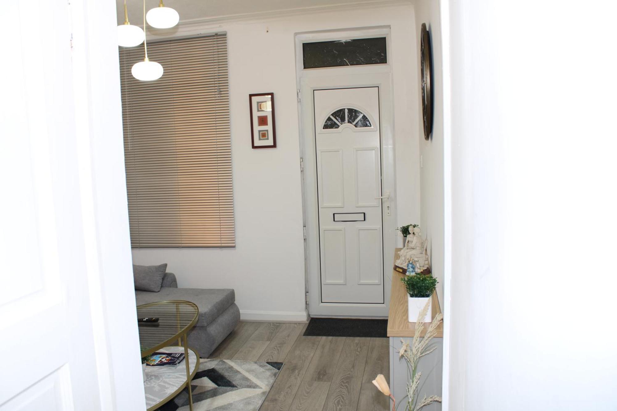 F2S Serviced Apartments 2Bedroom Terrace House With Free Wifi Netflix Suitable For Contractors Walking Distance To Train Station ダービー エクステリア 写真