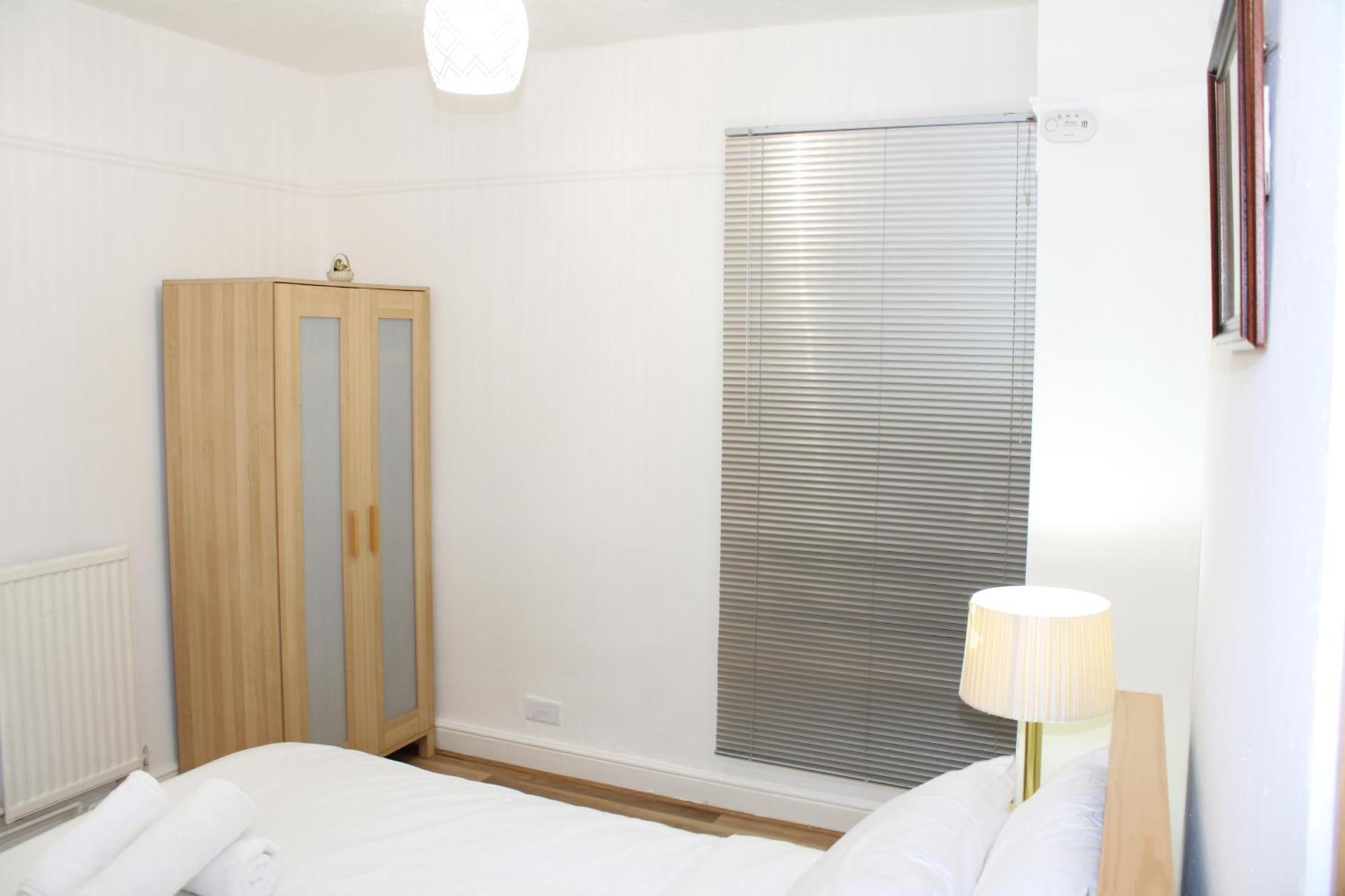 F2S Serviced Apartments 2Bedroom Terrace House With Free Wifi Netflix Suitable For Contractors Walking Distance To Train Station ダービー エクステリア 写真