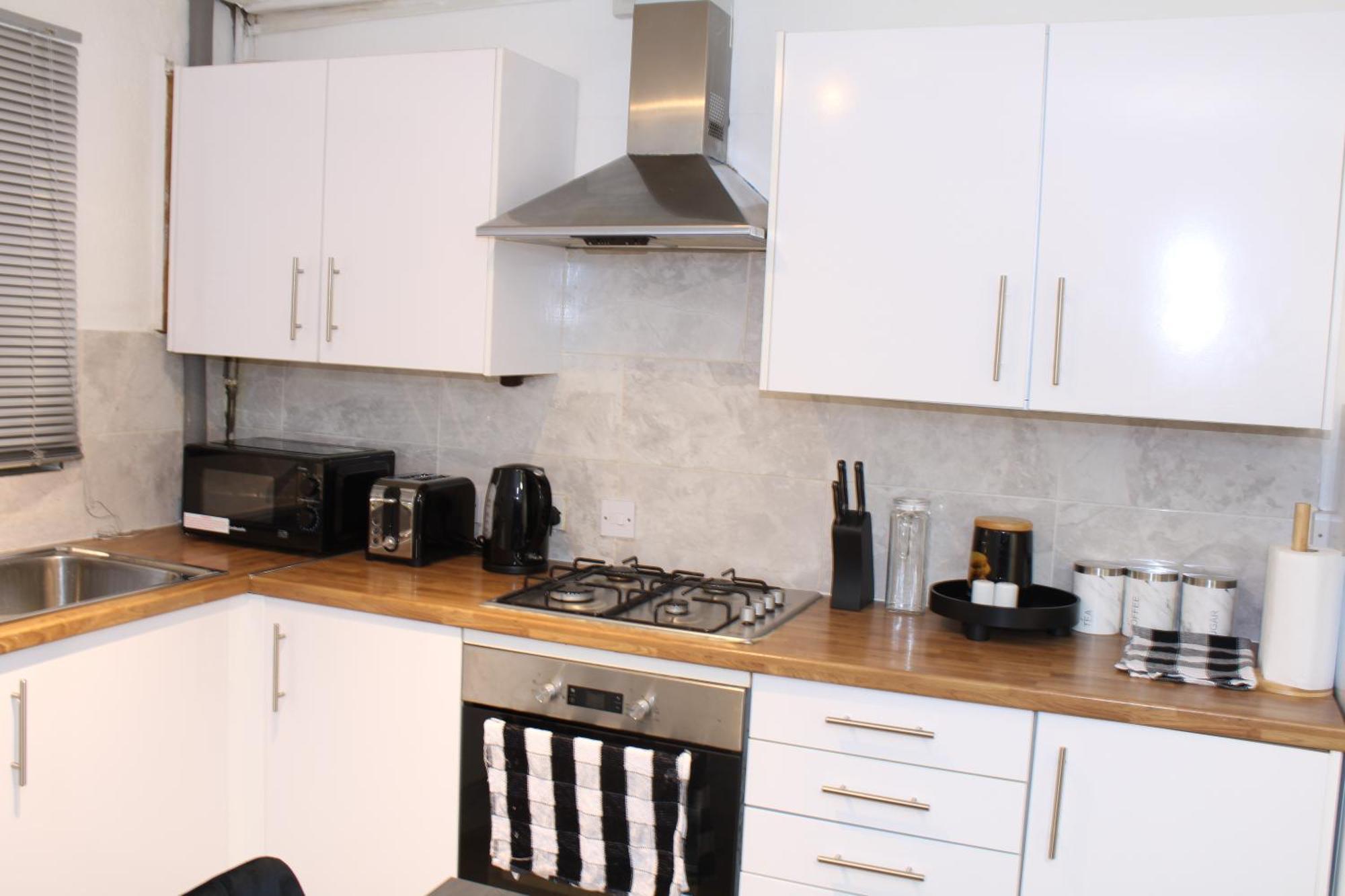 F2S Serviced Apartments 2Bedroom Terrace House With Free Wifi Netflix Suitable For Contractors Walking Distance To Train Station ダービー エクステリア 写真