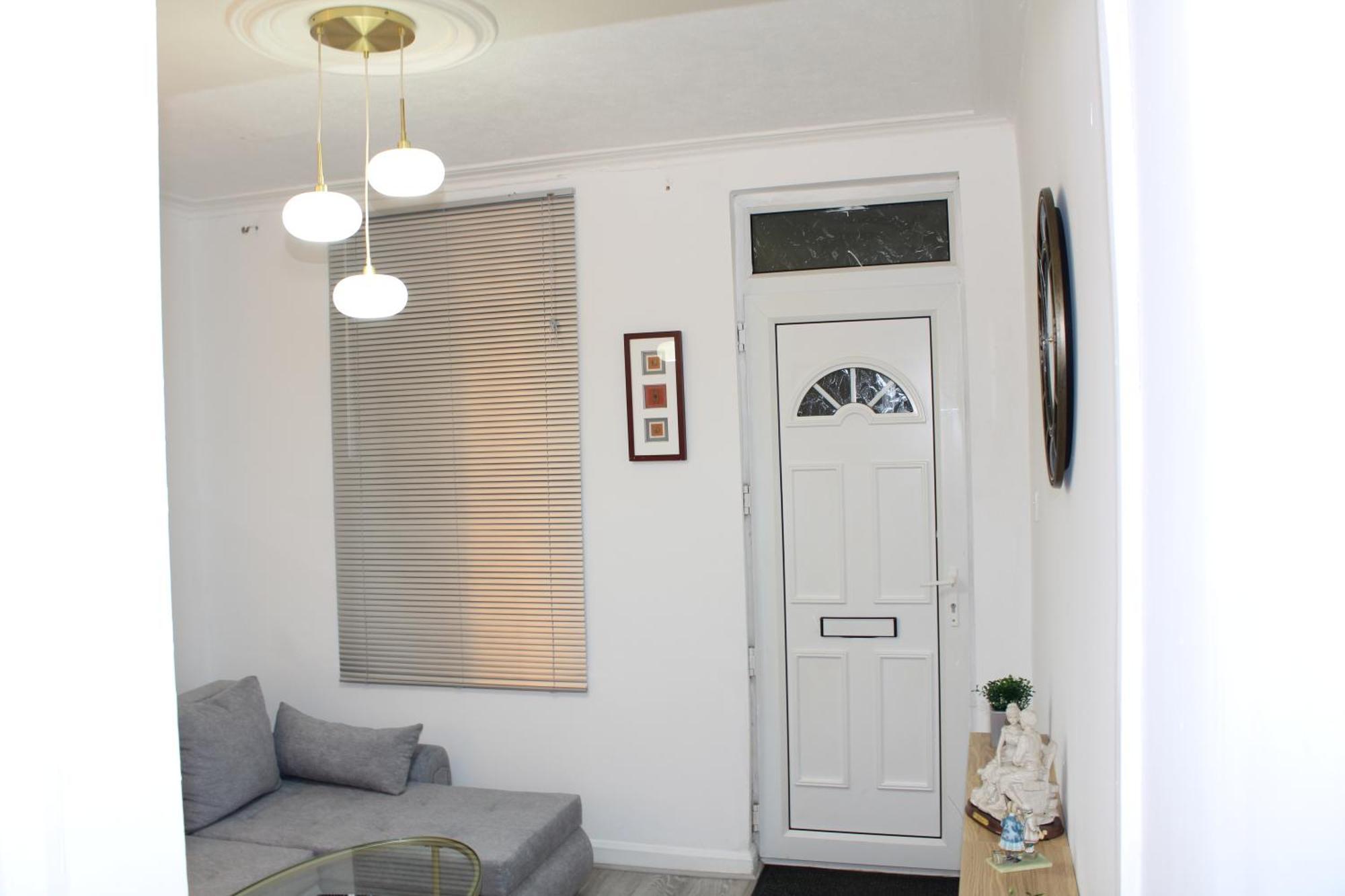 F2S Serviced Apartments 2Bedroom Terrace House With Free Wifi Netflix Suitable For Contractors Walking Distance To Train Station ダービー エクステリア 写真