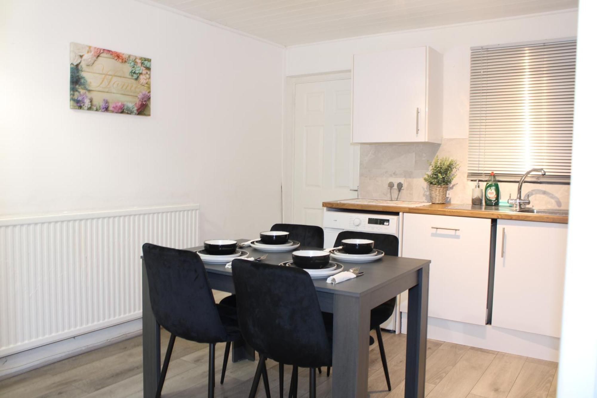 F2S Serviced Apartments 2Bedroom Terrace House With Free Wifi Netflix Suitable For Contractors Walking Distance To Train Station ダービー エクステリア 写真