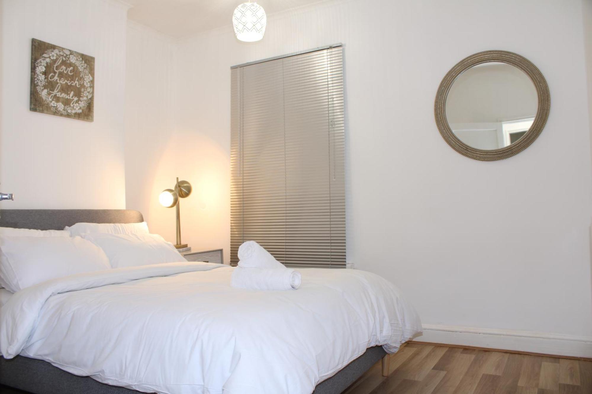 F2S Serviced Apartments 2Bedroom Terrace House With Free Wifi Netflix Suitable For Contractors Walking Distance To Train Station ダービー エクステリア 写真